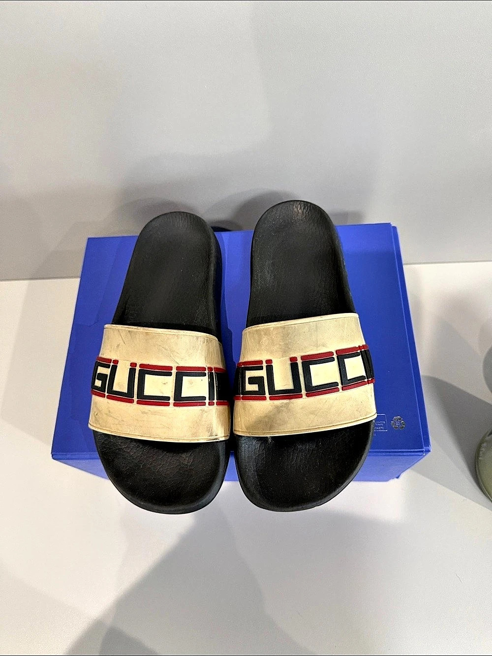 Gucci Logo Rubber Slide Sandal Slides in Black & Cream